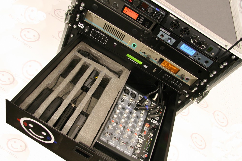 f&uuml;lmonitor rendszer