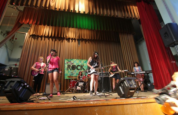 f&uuml;lmonitor felhaszn&aacute;l&oacute;